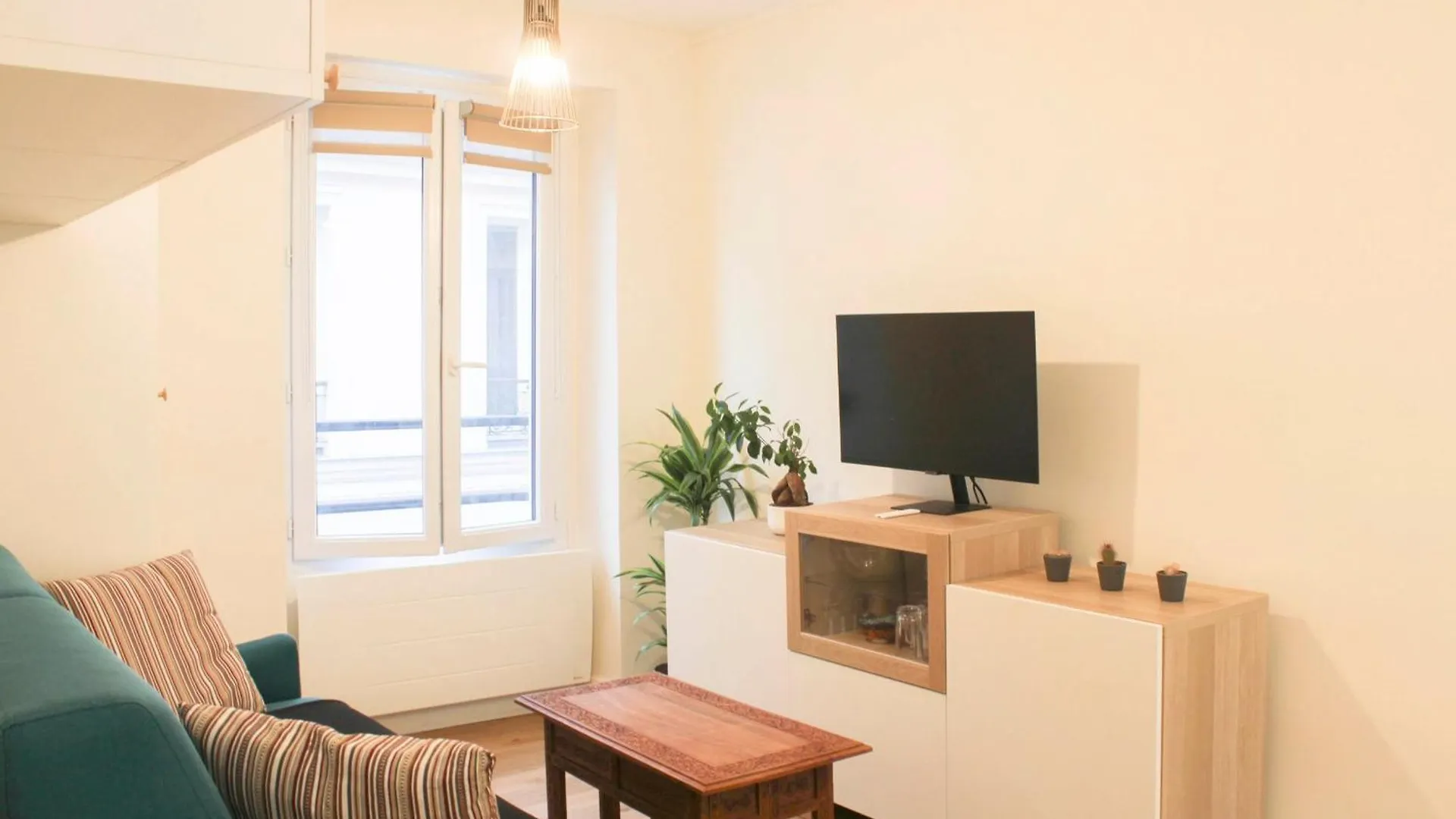 Bright With Balcony Quiet Location Paris