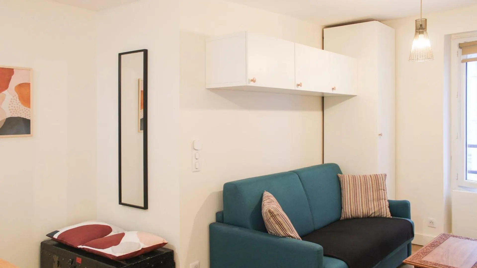 Bright With Balcony Quiet Location Apartment *