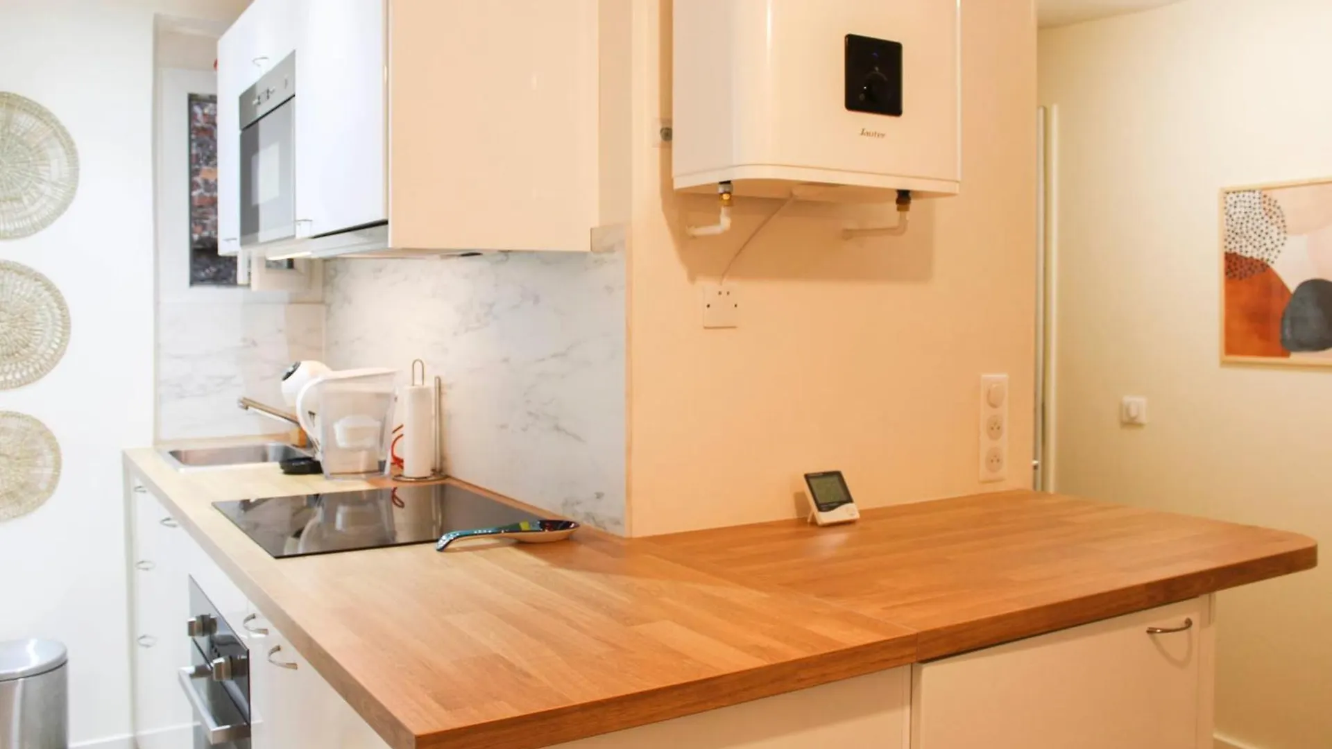 Bright With Balcony Quiet Location * Париж